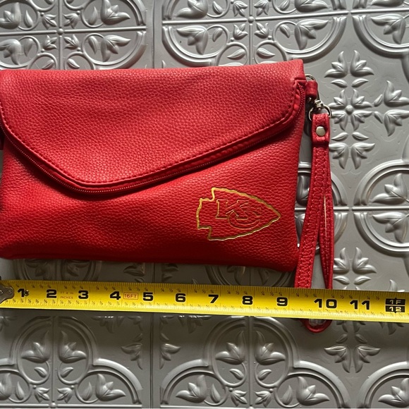 ♦️SOLD♦️NEW NFL Kansas City Chiefs Littleearth Red Wristlet Purse/Crossbody - Picture 6 of 7